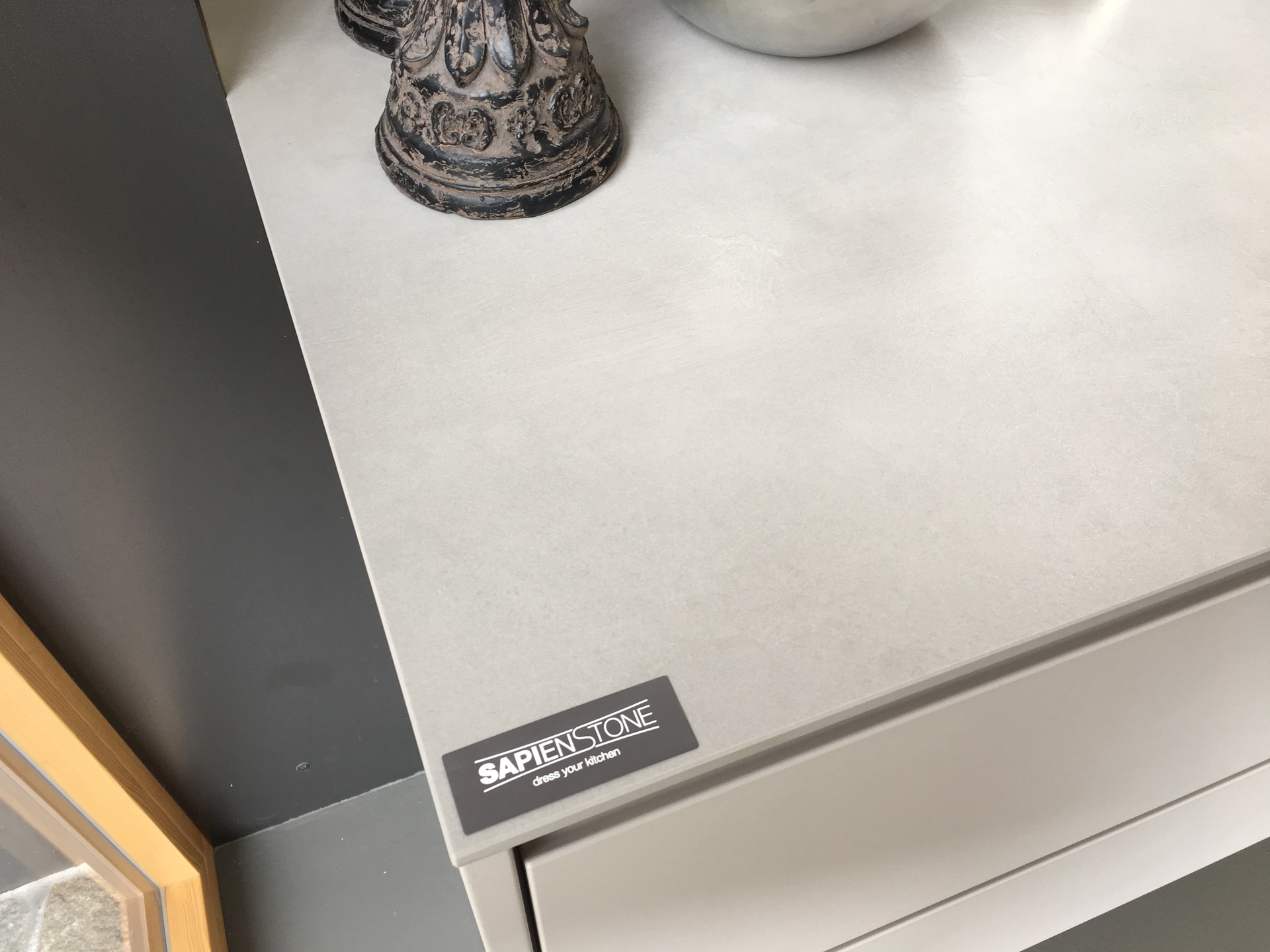 Carrelage SapienStone gris clair de haute qualité.