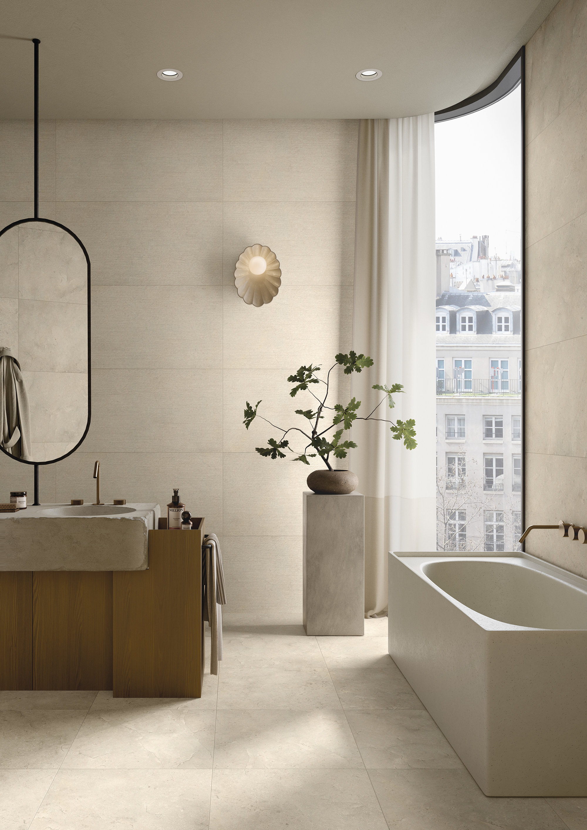 Salle de bain lumineuse et moderne avec carrelage mural et au sol beige.