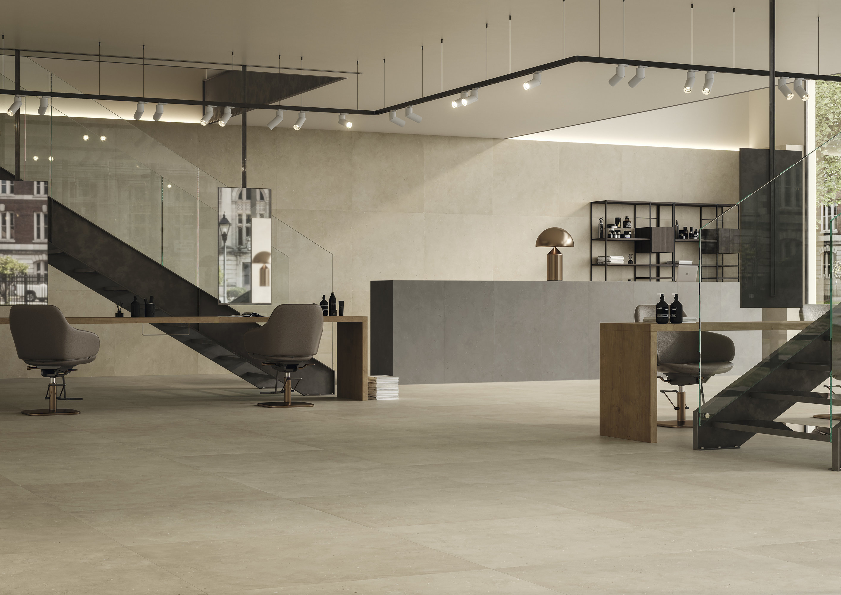 Grandes dalles claires de qualité pour intérieur moderne et élégant.