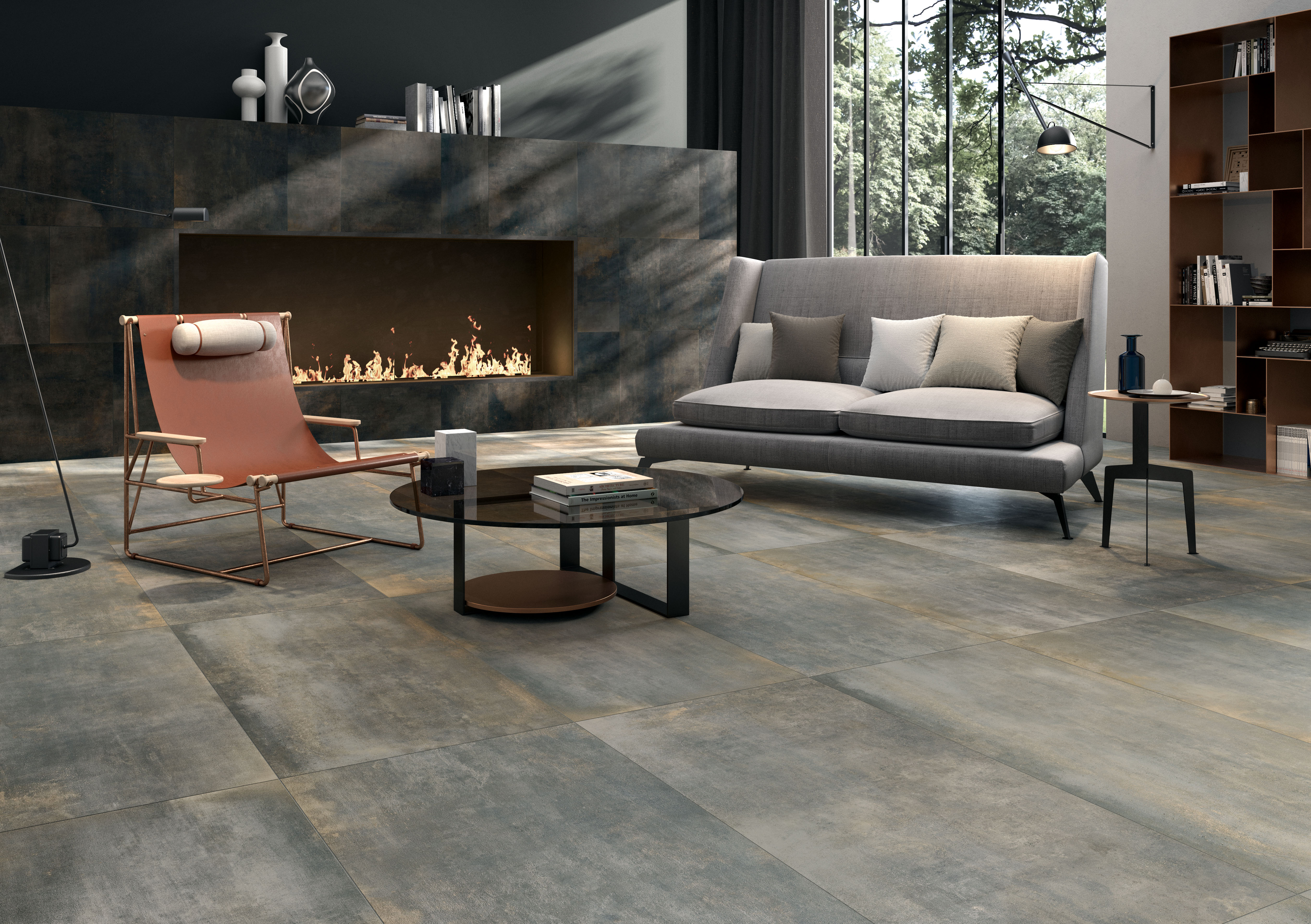 Hochwertige Porcelaingres Fliesen in dunkler Betonoptik im modernen Wohnzimmer mit Kamin.