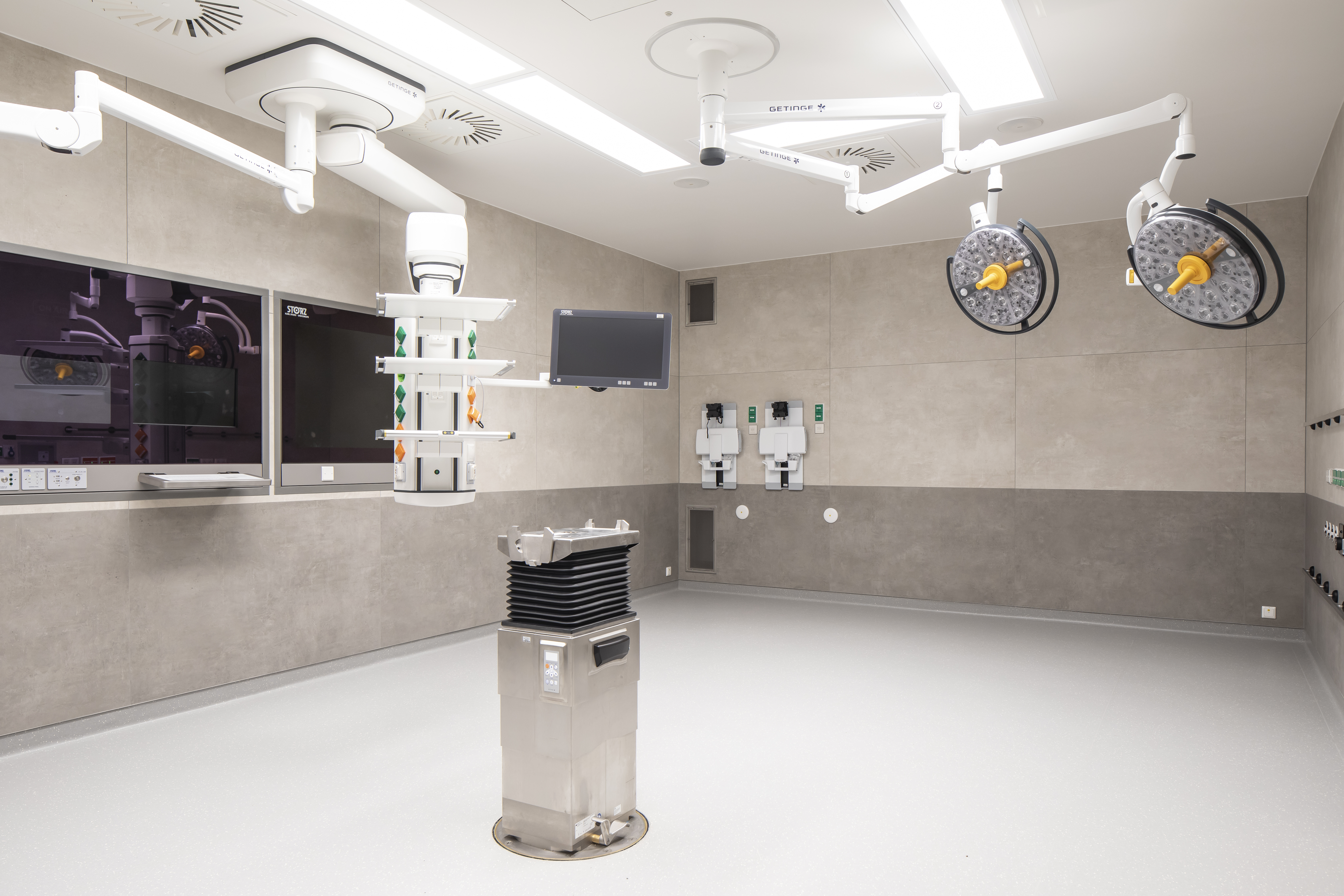Carreaux muraux Porcelaingres modernes et gris dans un environnement high-tech.