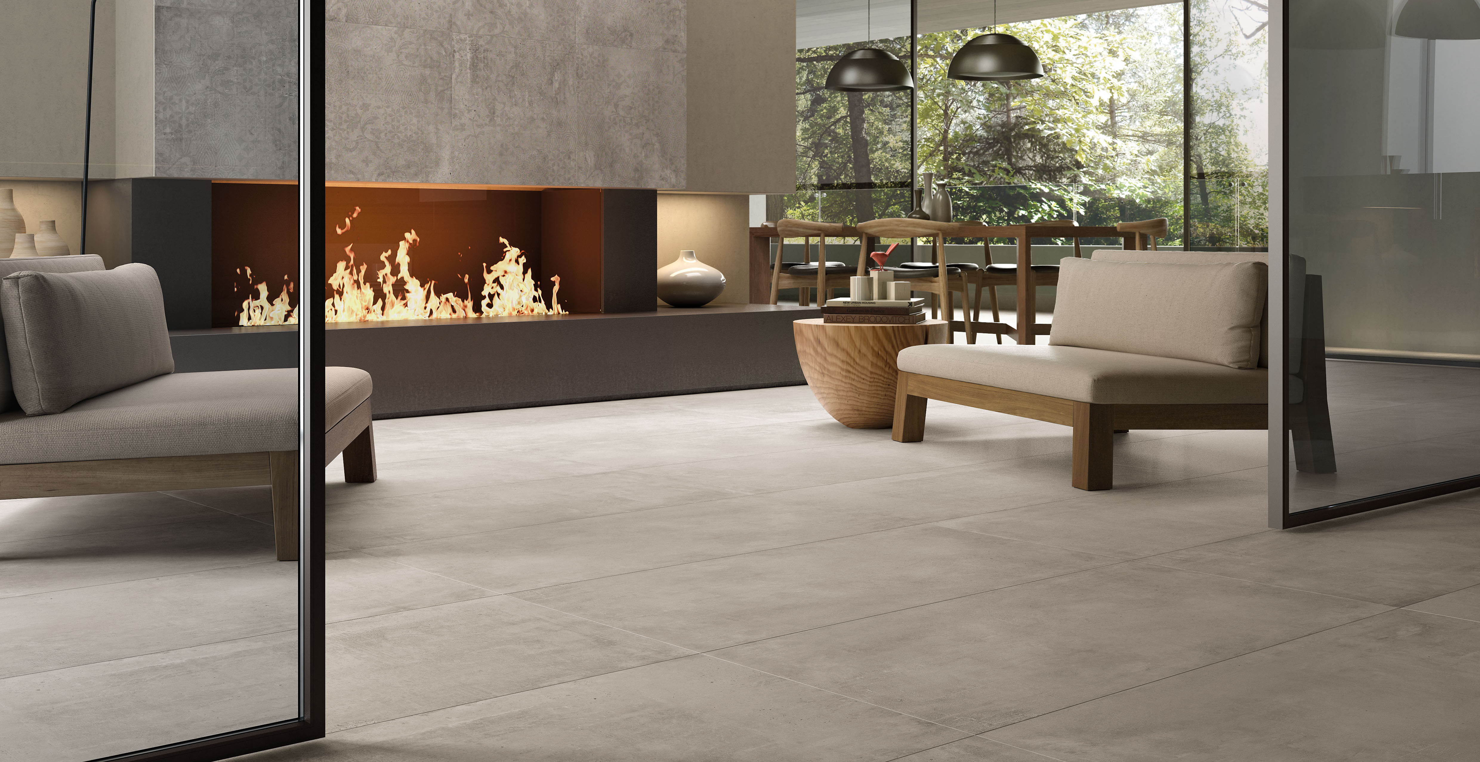 Heller Fliesenboden in einem modernen Wohnraum.