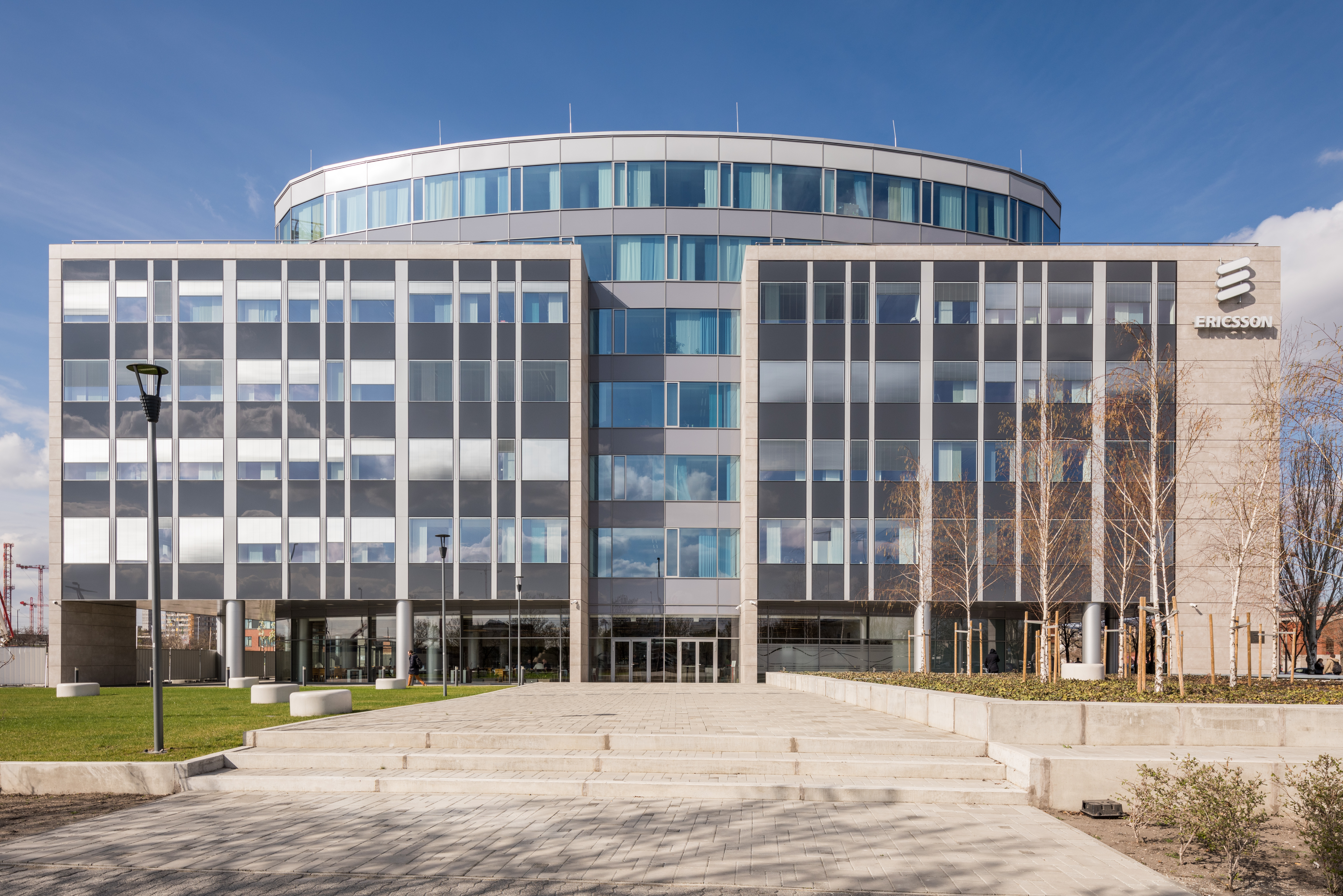 Siège de Porcelaingres : Architecture moderne pour carreaux intérieurs et extérieurs de haute qualité.