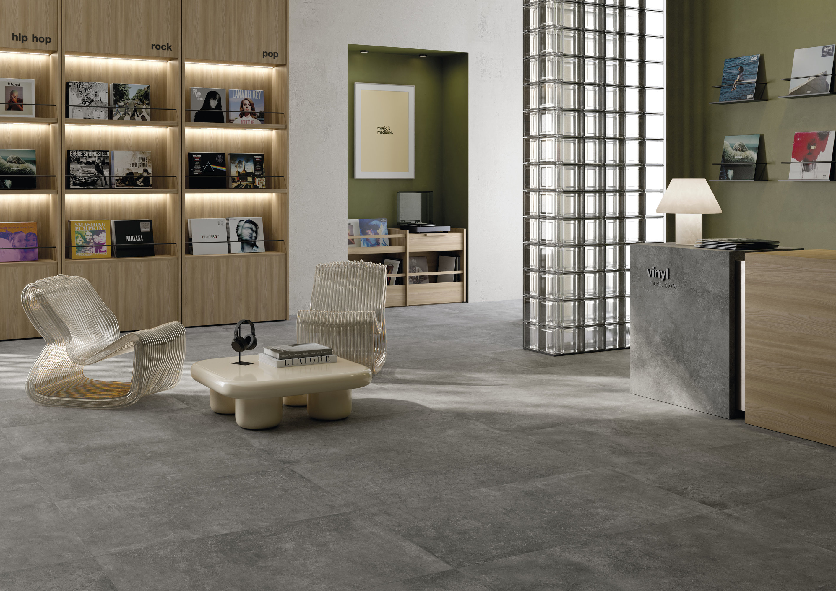 Graue Betonoptik-Fliesen in einem modernen Showroom mit Sitzbereich.