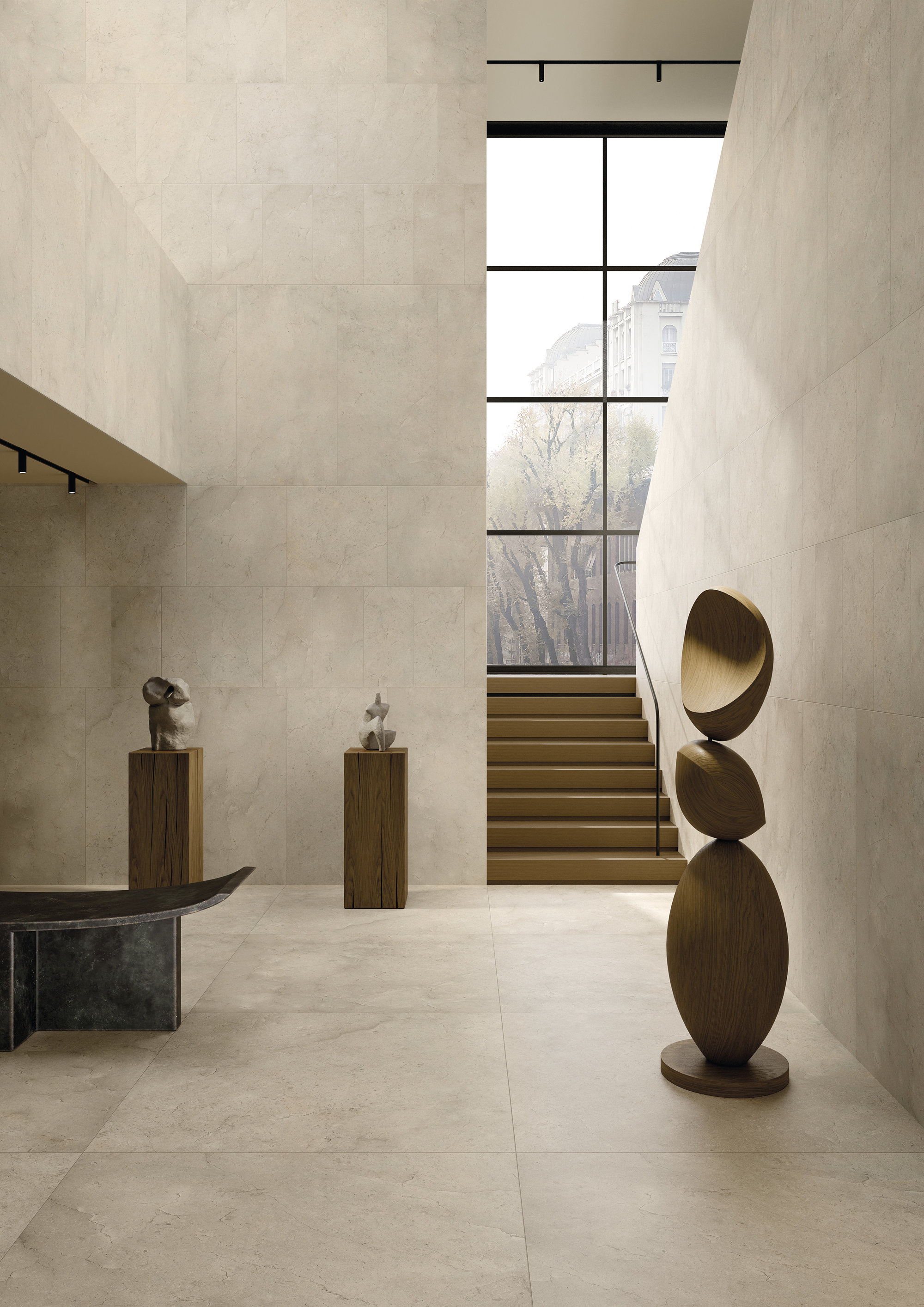 Intérieur moderne et lumineux avec des carreaux grand format au sol et aux murs.