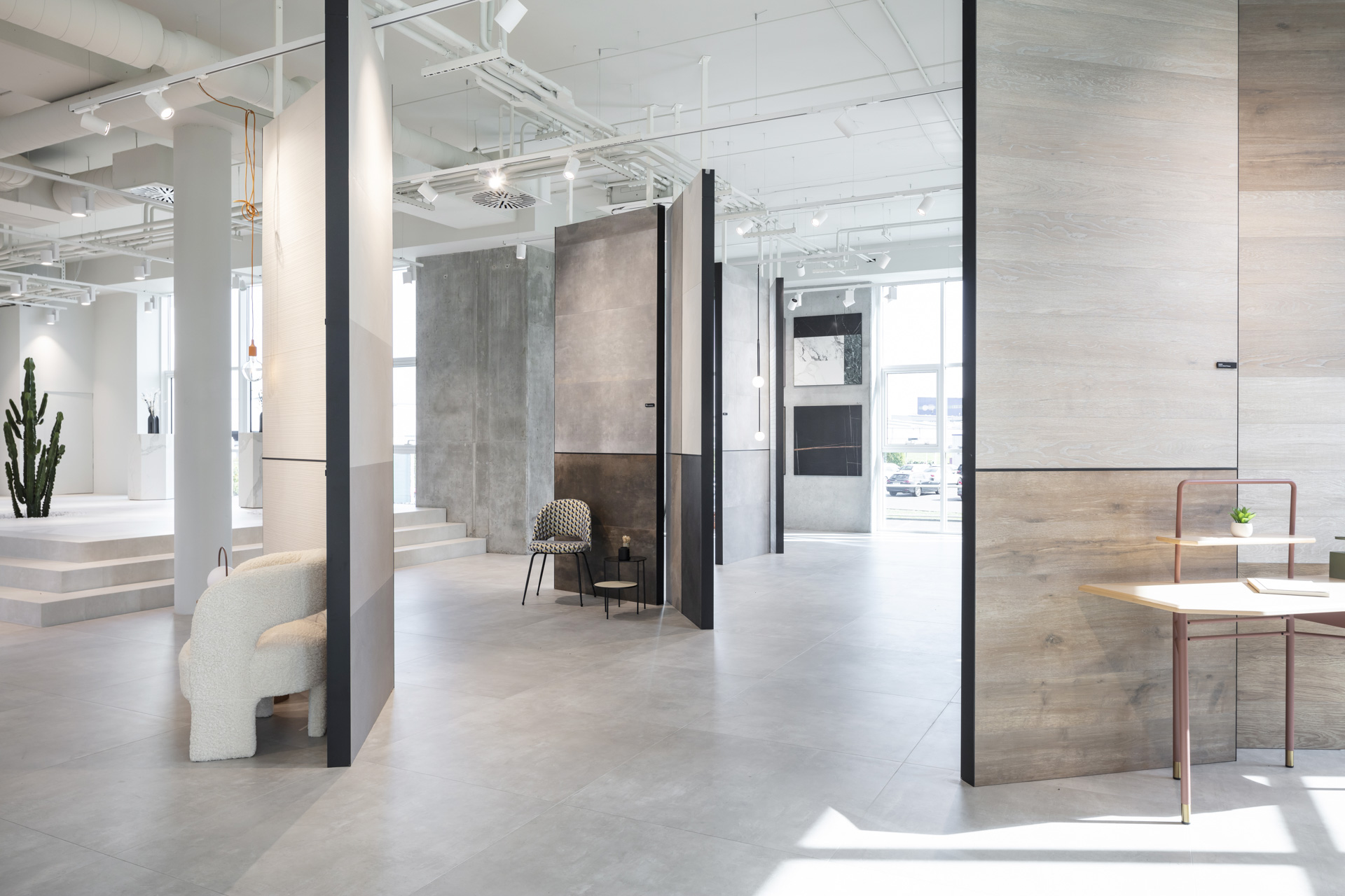 Showroom moderne de carrelage intérieur et extérieur Porcelaingres & Schöner Wohnen.