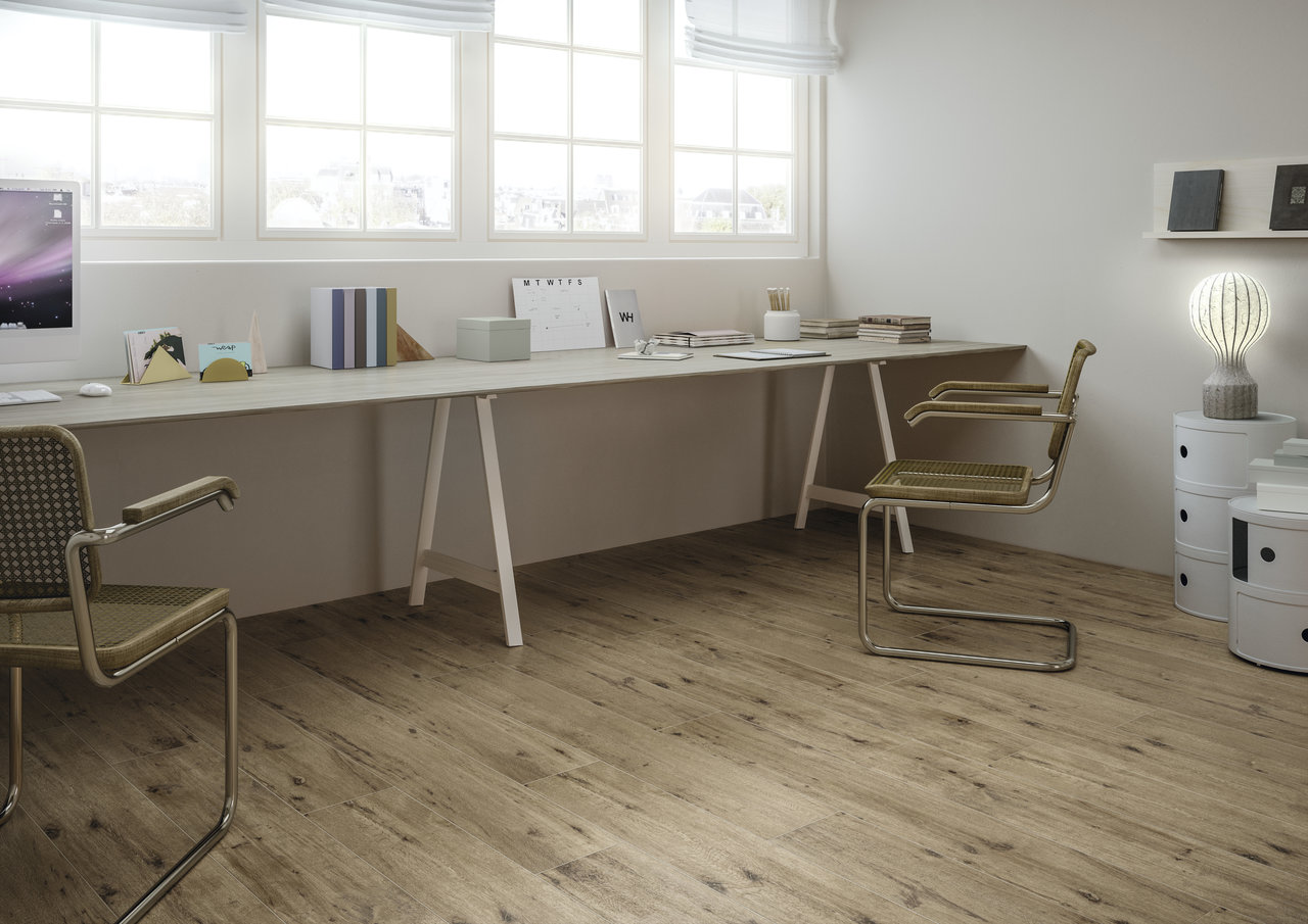 Bureau lumineux avec Porcelaingres effet bois chaleureux.